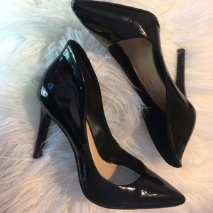 Jessica Simpson Black pointed toe pumps